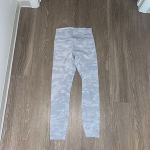 Lululemon Wunder Under 25”